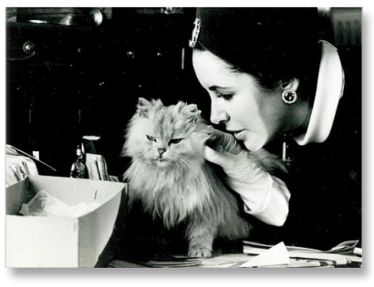 Elizabeth Taylor with her cat